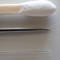鍼灸用の鍼をマッチ棒と縫い針と比較